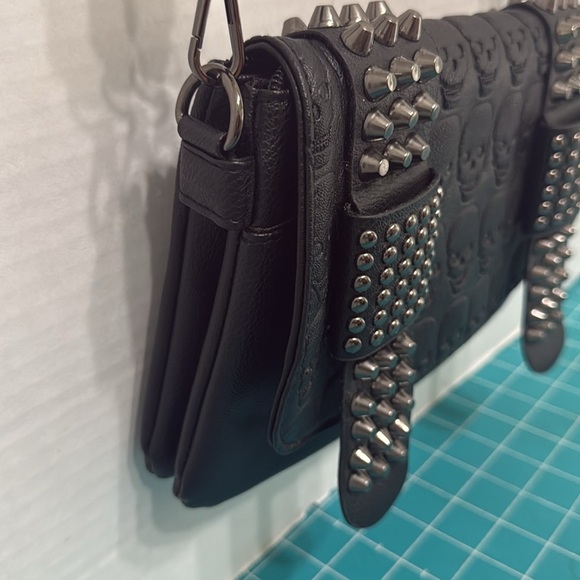 Studded Black Skull Embossed Crossbody Bag Purse Vegan Faux Leather 10x6.5x2 - Picture 10 of 12
